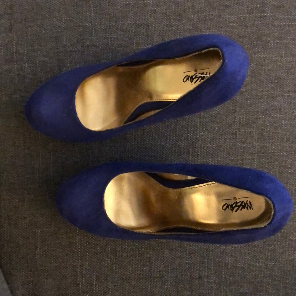 Blue suede wedges!